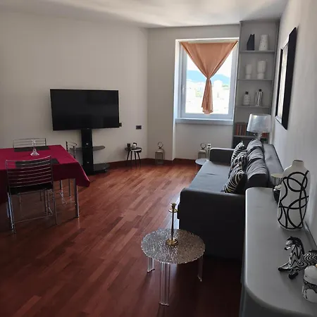 Lambruschini With View - Free Covered Parking Appartement