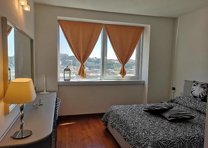Lejlighed Lambruschini With View - Free Covered Parking *